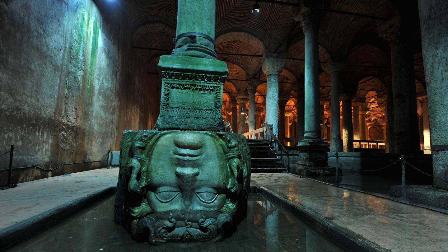 Click image for larger version

Name:	medusa-basi-yerebatan-sarnici.jpg
Views:	141
Size:	166.0 KB
ID:	1164