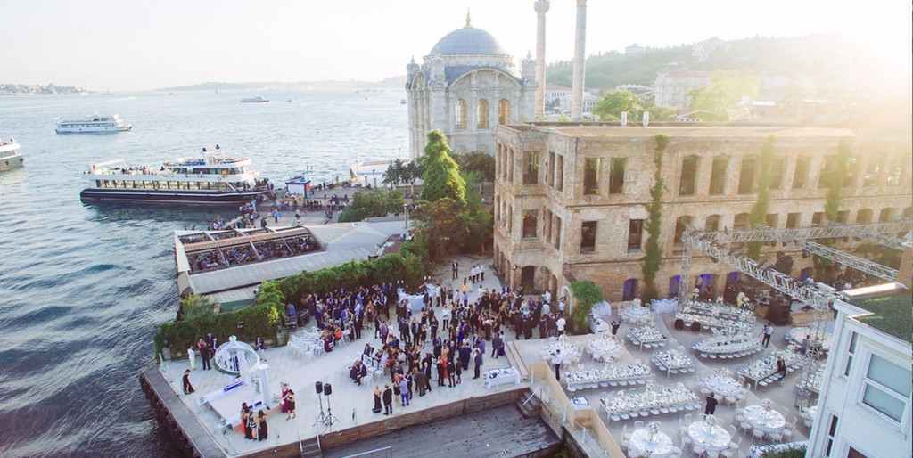 برای بزرگتر شدن عکس روی آن کلیک کنید  نام:	esma-sultan-yalısı-wedding-prices-1024x514-1.jpg نمایش ها:	0 اندازه:	193.3 KB شناسه:	1731