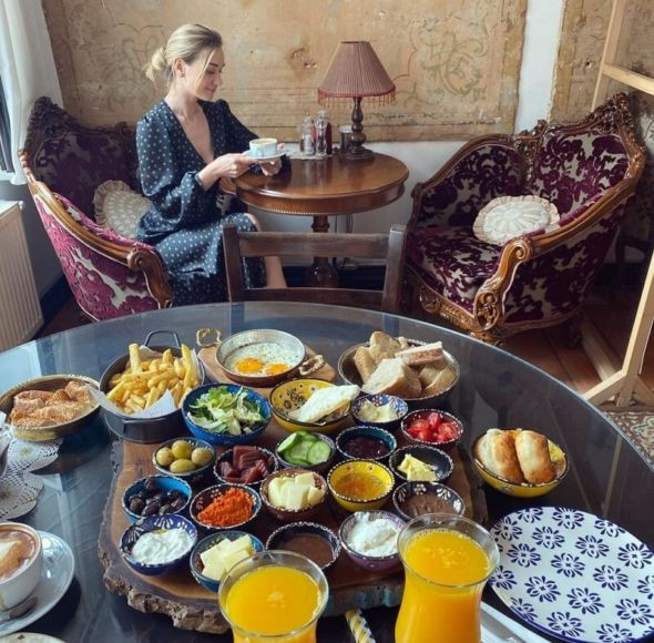 Click image for larger version

Name:	payidar_kafe_galata_kahvalti-590x580.jpg
Views:	152
Size:	133.4 KB
ID:	2100