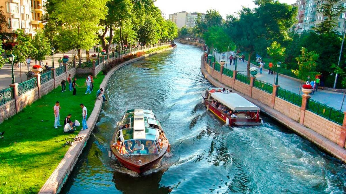 برای بزرگتر شدن عکس روی آن کلیک کنید  نام:	Eskisehir-porsuk-cayi-tekne.jpg نمایش ها:	0 اندازه:	335.8 KB شناسه:	2311
